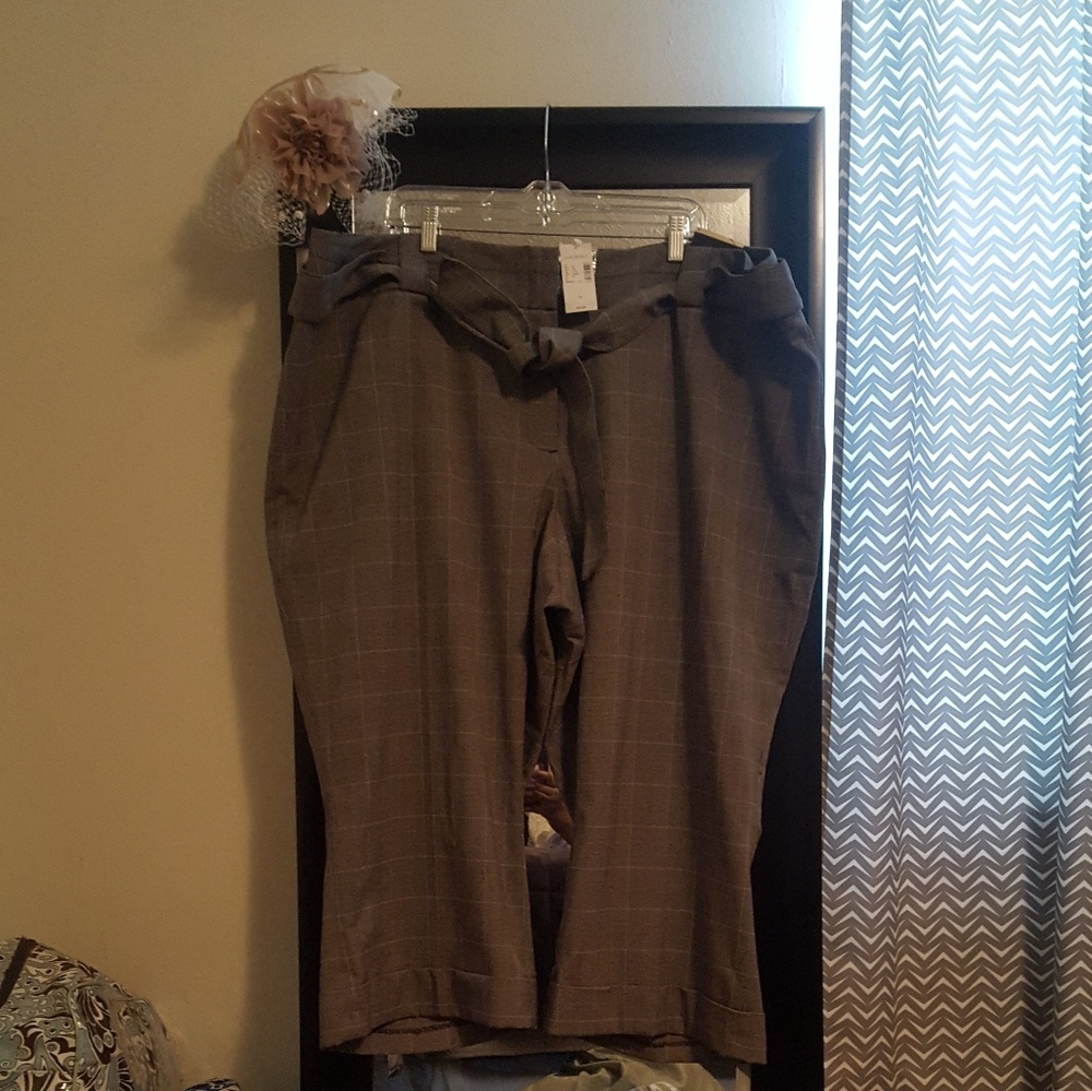 NEVER WORN!! Grey Plaid knee length pants